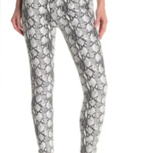 NWT Fabletics Power Hold Snake Print Leggings Size XX-Large Black & White